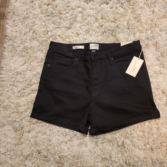 Universal Thread high size Midi shorts, NWT,  size 16, 4" inseam - Picture 2 of 5